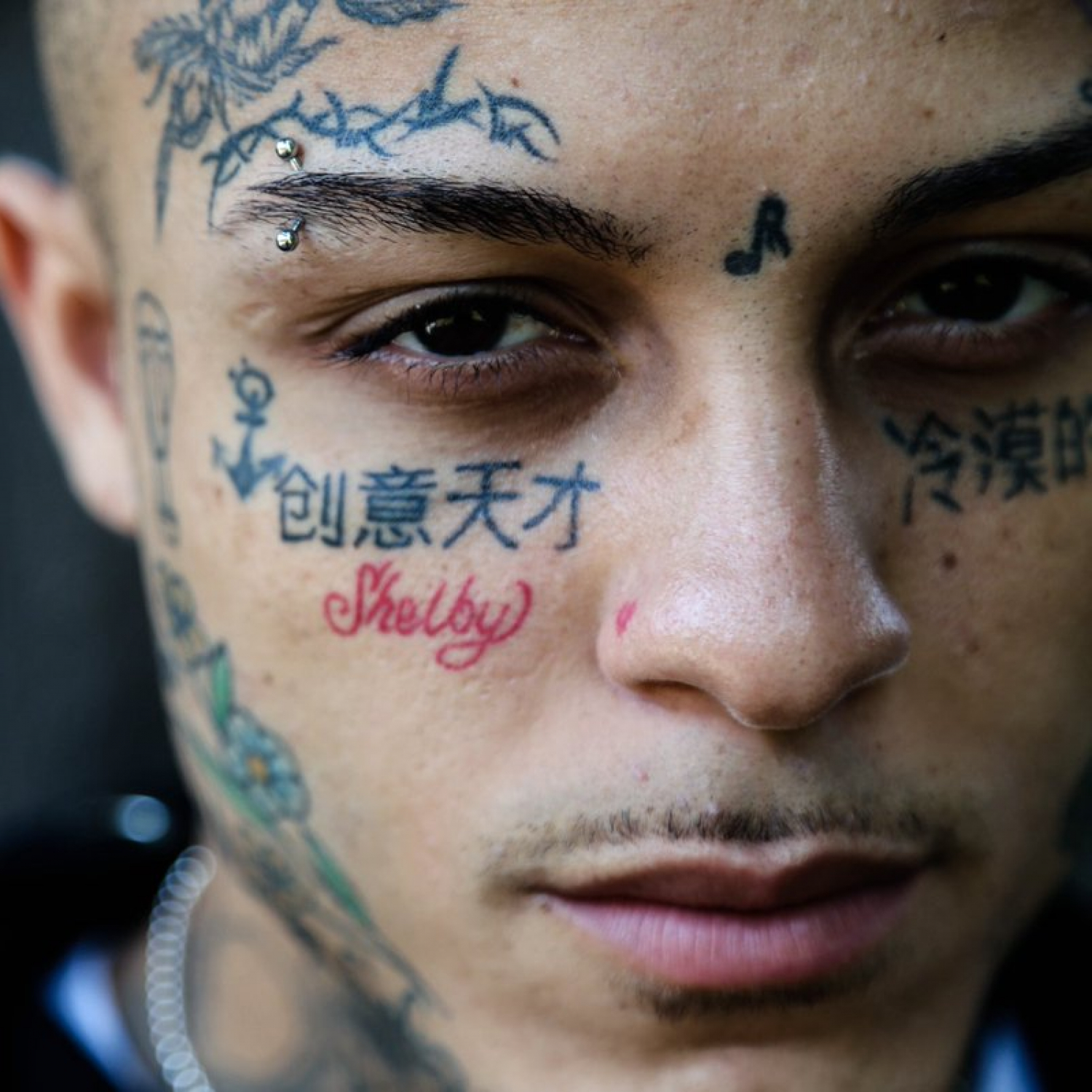 тату реперов на лице. Lil peep 2015. репер с татуировкой 13 на лице. Lil xan тату. Face рэпер 2020.